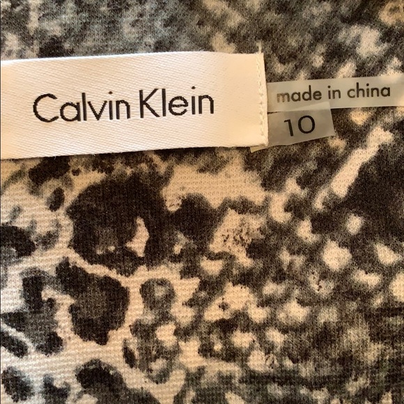 Calvin Klein Size 10 Grey/Blk Snake Print - Picture 8 of 8